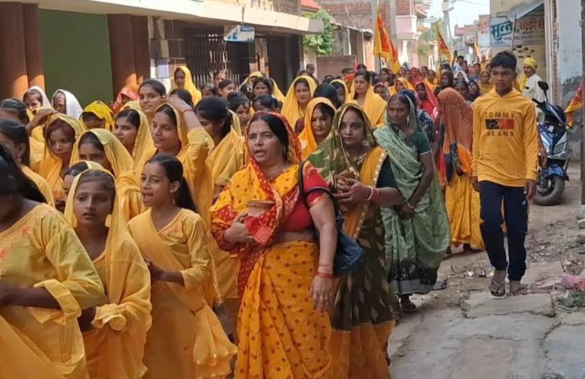 'Kalash Yatra' taken out for the consecration of idols.