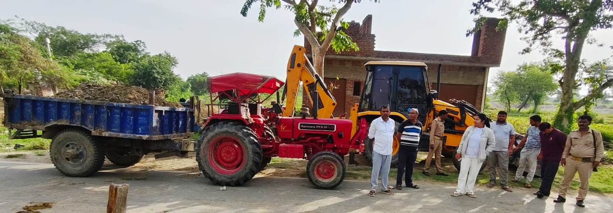 One bulldozer, two trucks and three tractor-trolleys seized