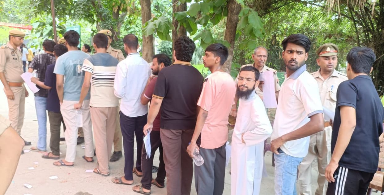 NEET aspirants grapple with Physics and Chemistry questions