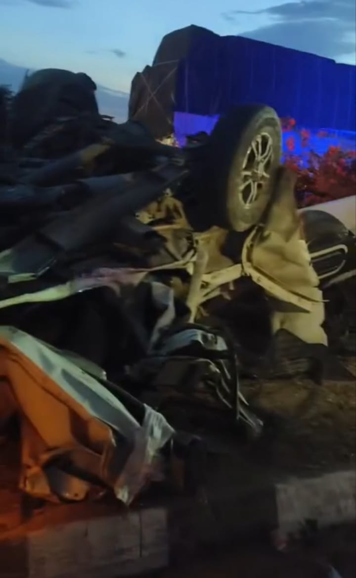Raipur-Budhwal: Collision between a Canter and a Bolero; three youths injured.