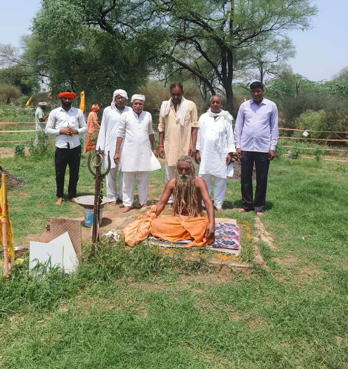 Devotees flock to witness Baba Sundarpuri's penance.