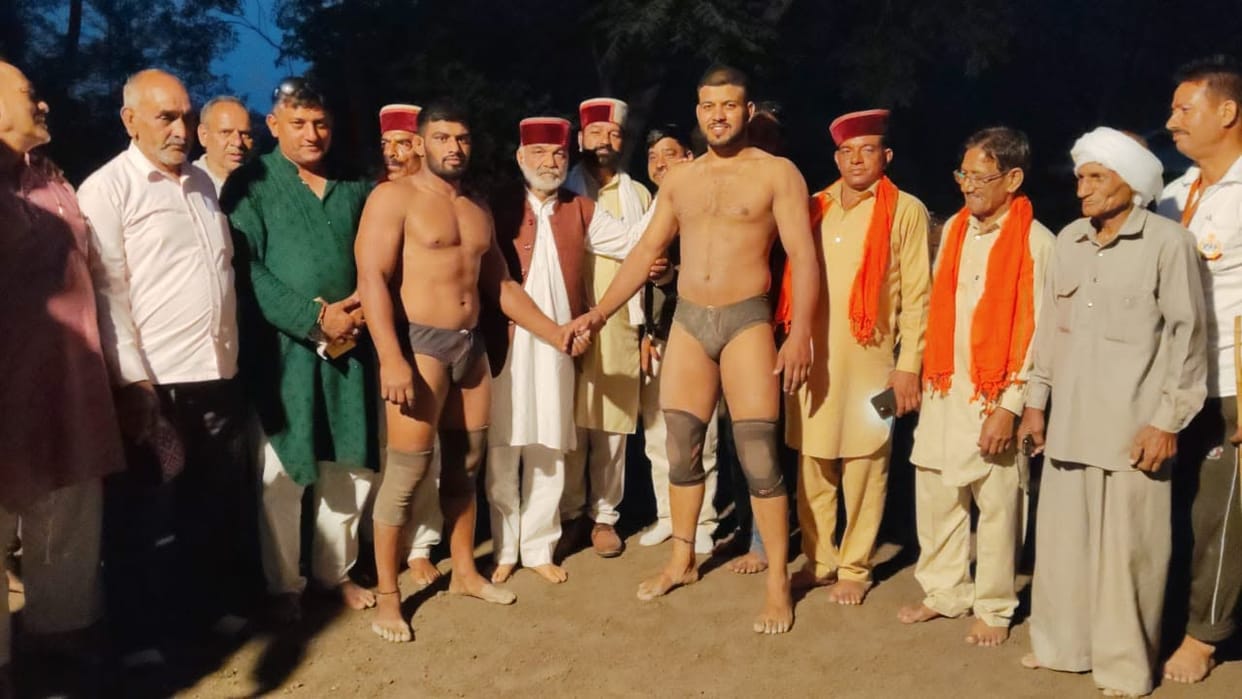 Wrestler Chetan emerges as the winner of the 'Badi Mali' bout at the Sayad Fair's wrestling competition.