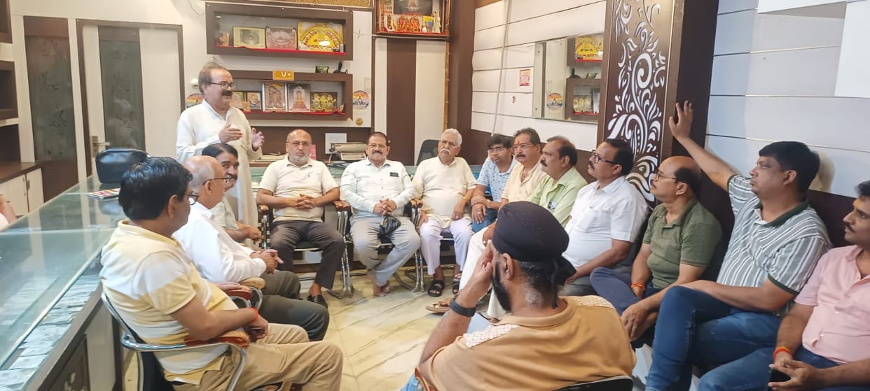 Traders held a meeting to discuss security.