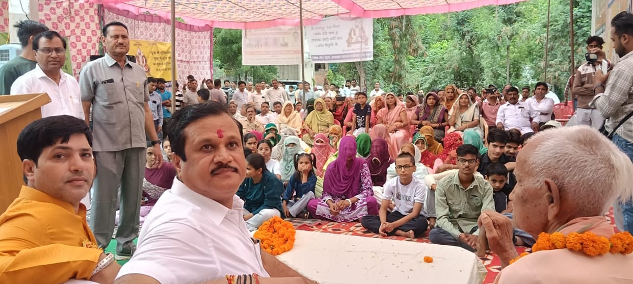 Meritorious students and sportspersons honored on Kabir Jayanti.