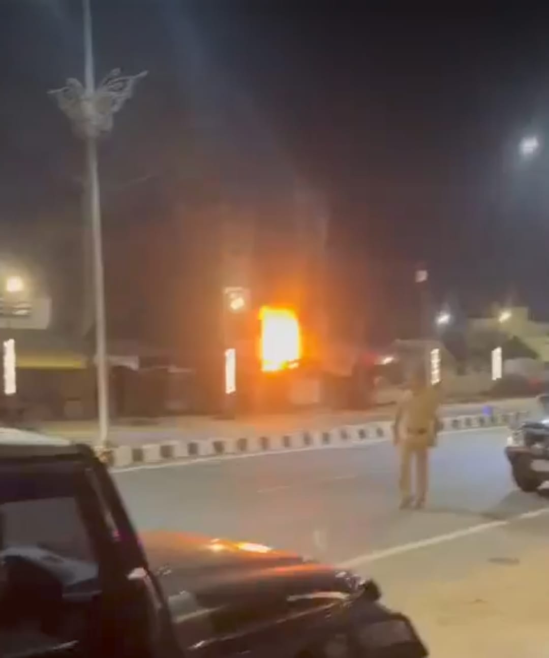 Fire breaks out at hotel; two teenagers save their lives by jumping from the roof.