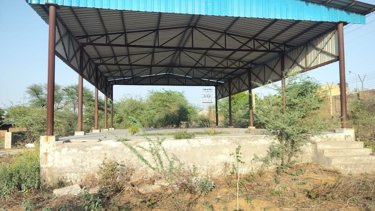 Yoga center falls into disrepair; unused for three years.