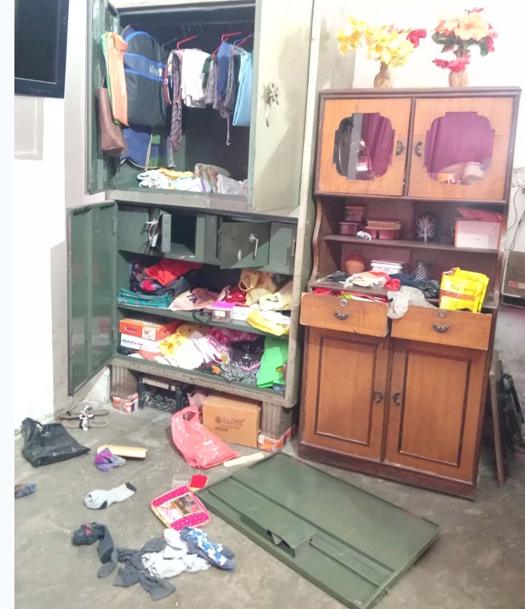 Property worth 2.5 lakh, including cash and jewelry, stolen from a locked house in Khutar.