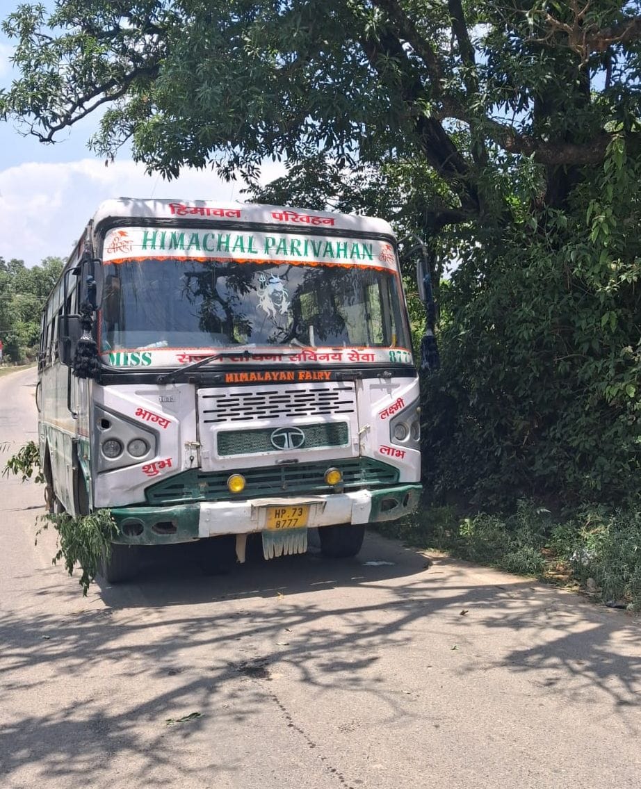 A bus traveling from Bhanjradu to Tanda broke down in Nurpur late at night.