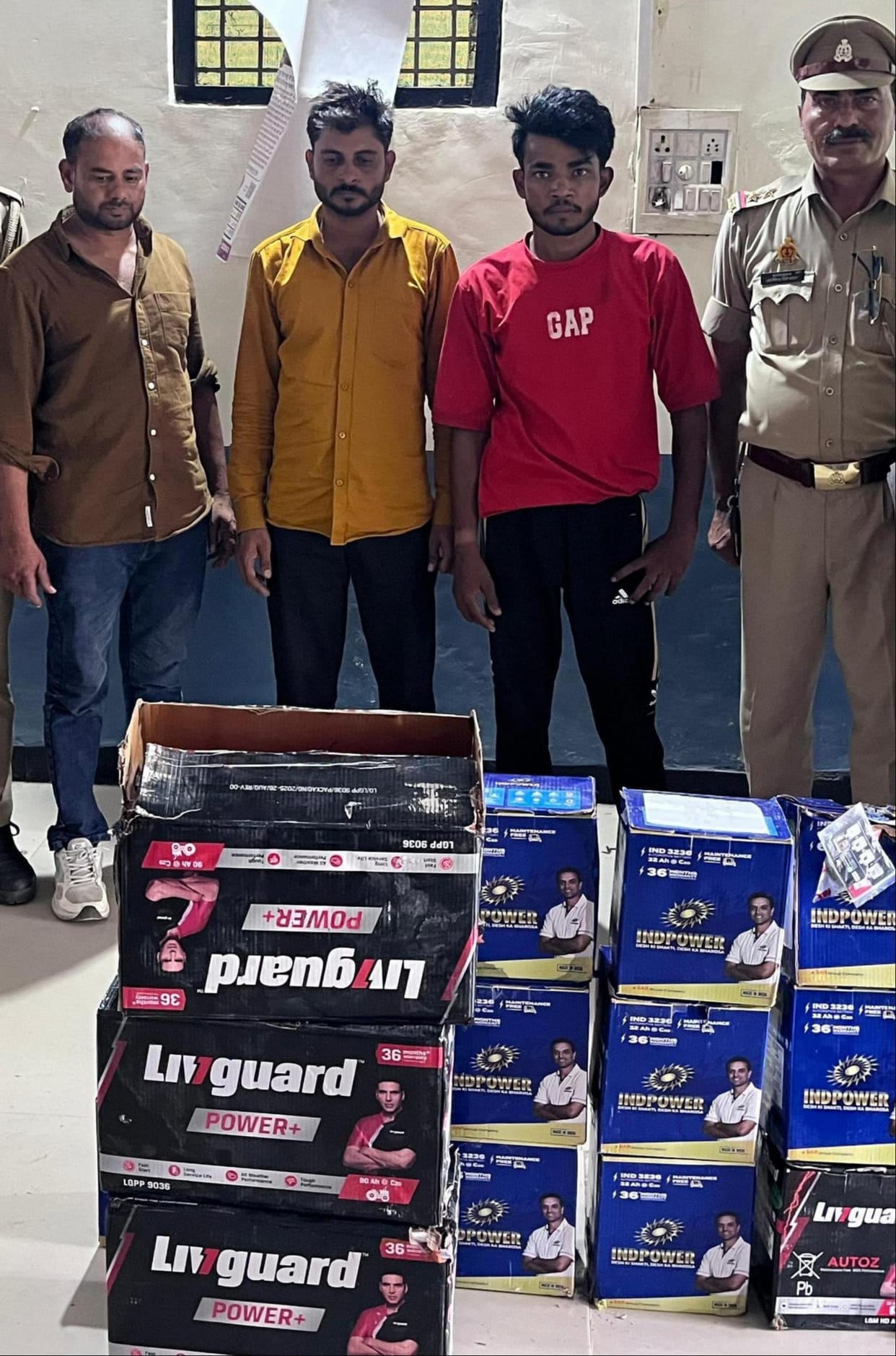 Inter-district gang stealing tempos and batteries busted
