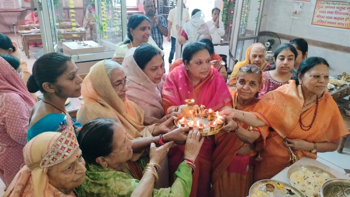 Glorification of penance in the Shantinath Vidhan; 150 families performed the worship.