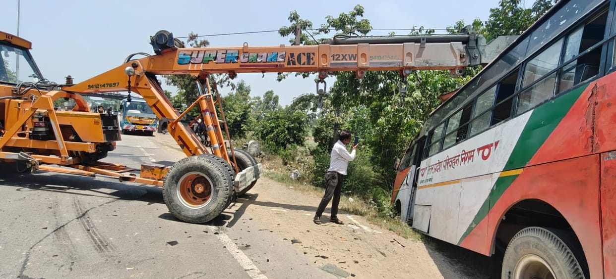 Roadways bus plunges into ditch after colliding with Hydra machine; all passengers safe.
