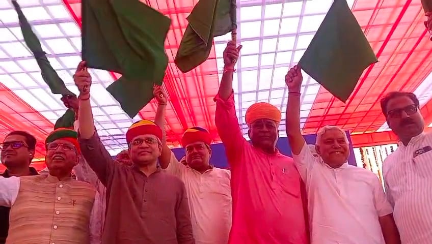 Rail connectivity between Rajasthan and Gujarat strengthened; new daily express train launched