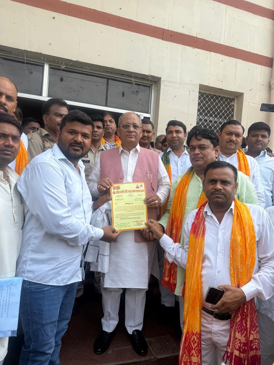 Ravindra becomes the Youth District President of the Rajput Mahasabha.