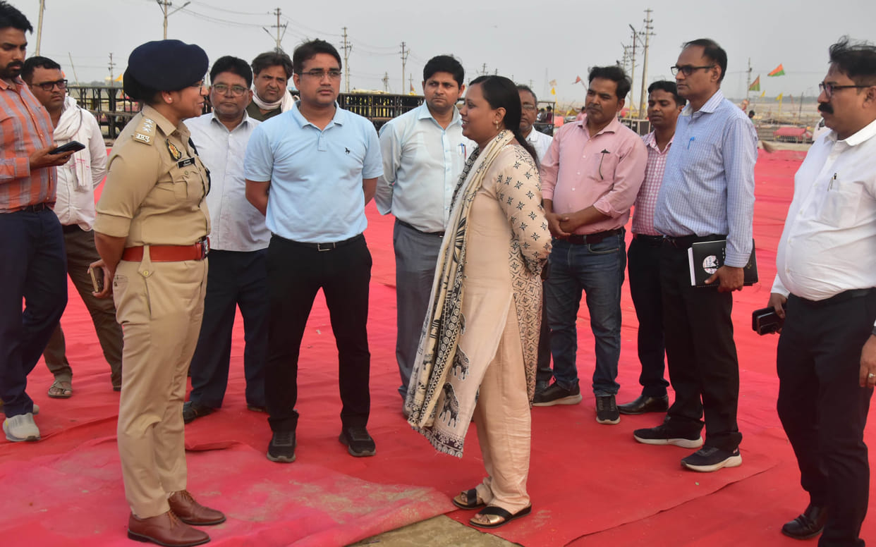 More than eight thousand people will practice yoga together at the Sangam