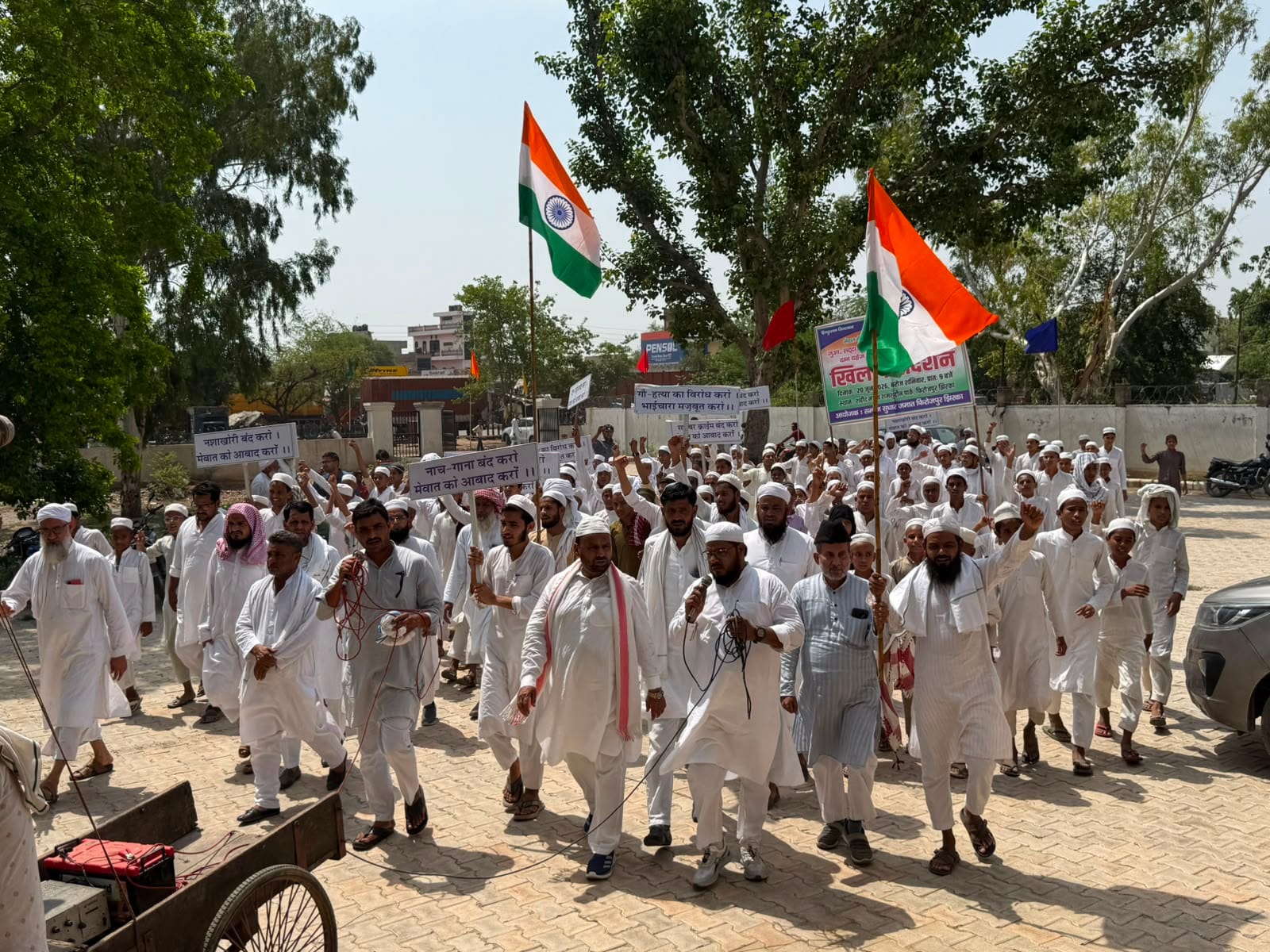 समाज सुधार जमात के सदस्य रैली निकालकर लोगों को जागरुक करते हुए