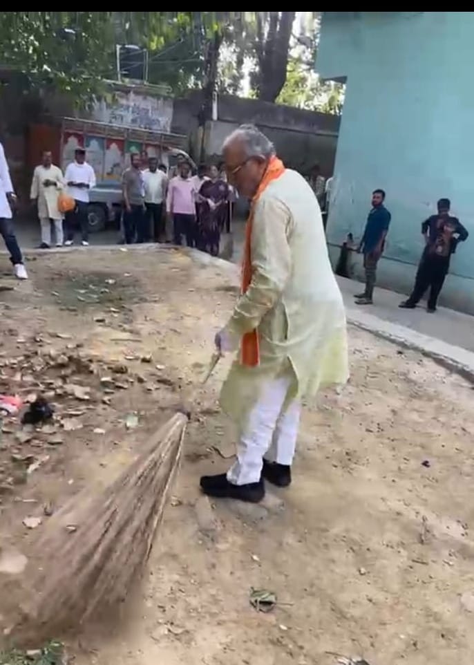 The Finance Minister swept the city streets.