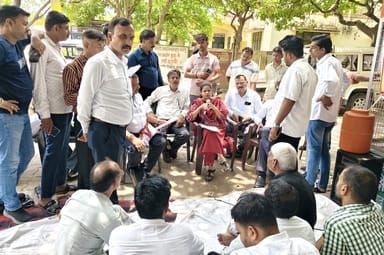 Strike against the front office system continues; sit-in protest held.
