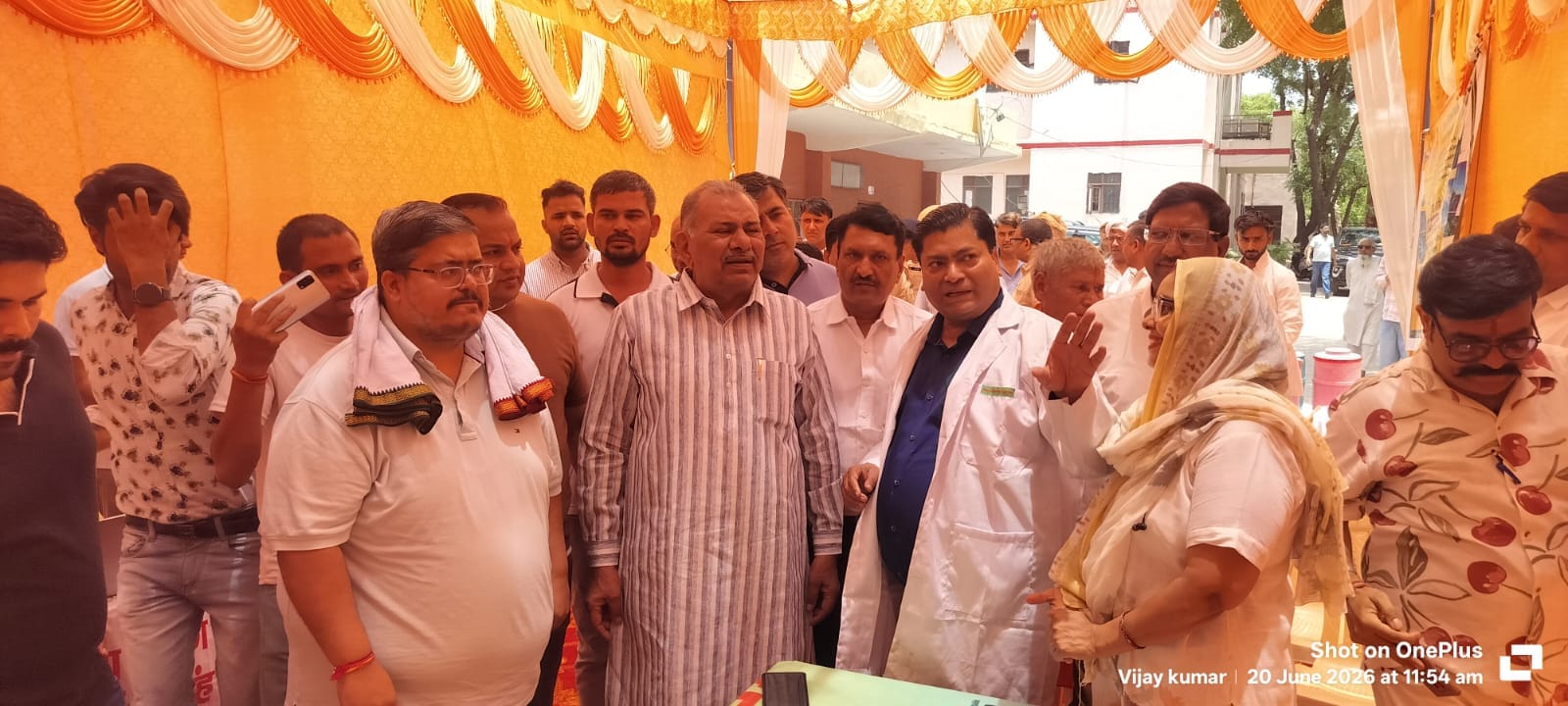 तावडू में आयोजित कार्यक्रम में पहुंचे विधायक तेजपाल तंवर व अन्य