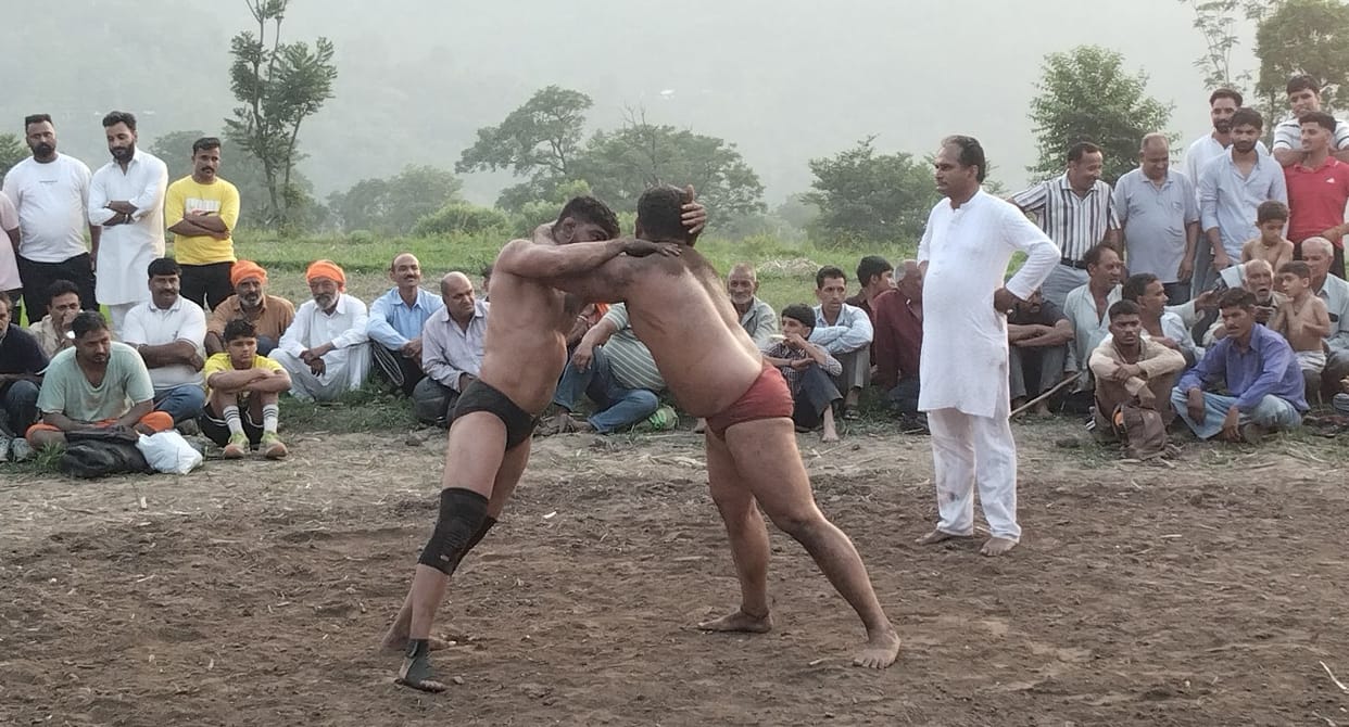 Wrestler Sunil Zirakpur won the 'Badi Maali' by defeating Rakesh.
