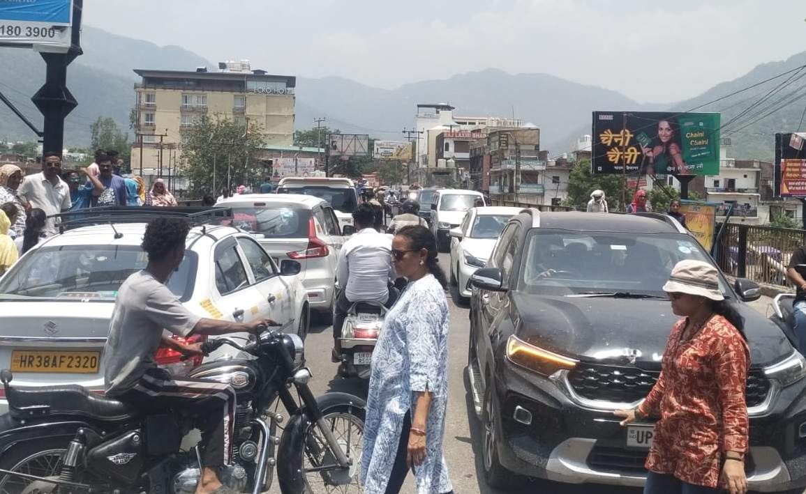 Vehicles kept crawling from Nepali Farm to Brahmapuri