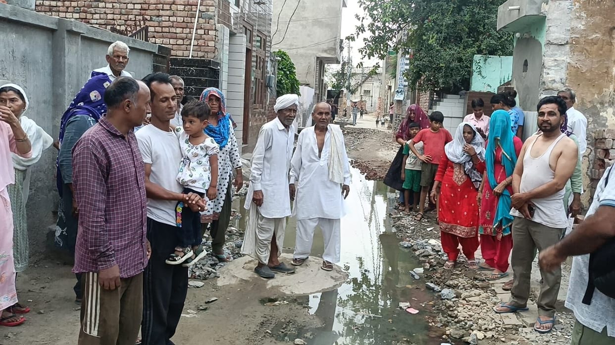 Dirty water on the road due to sewerage overflow in Chabari Colony
