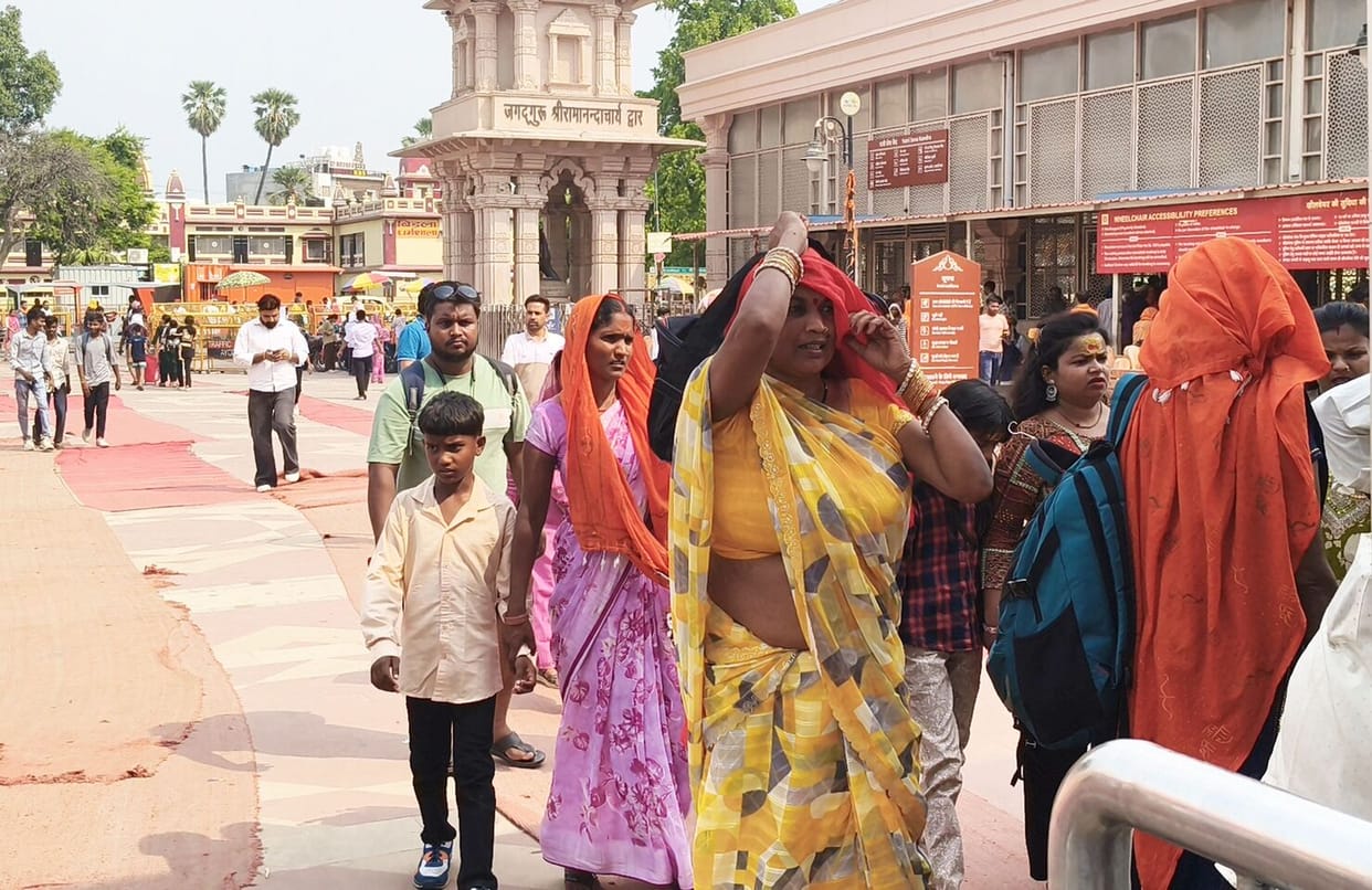 Devotees are performing the circumambulation of Ramkot before having darshan of Ram Lalla