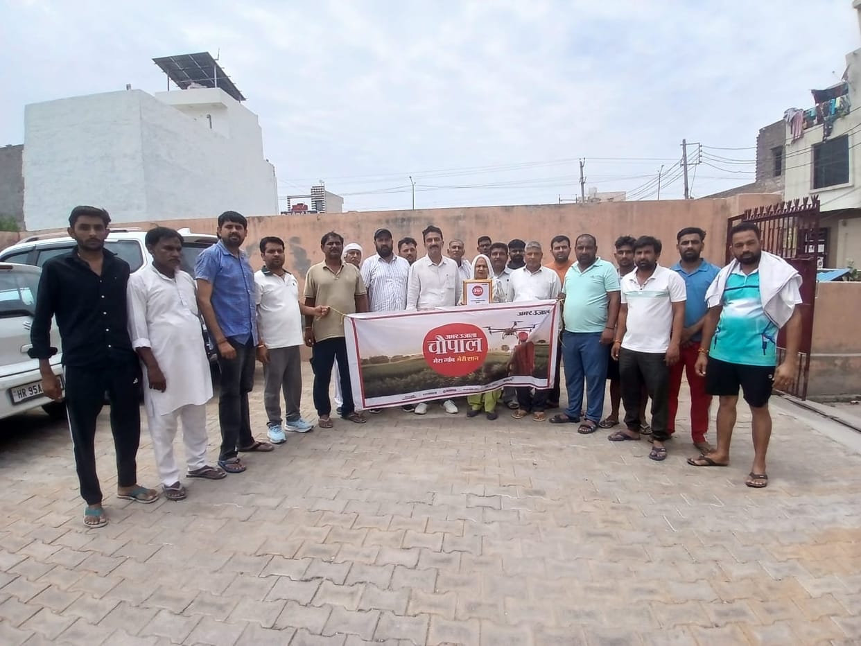 The villagers of Kharavar raised the issue of drinking water shortage and drainage of contaminated water.