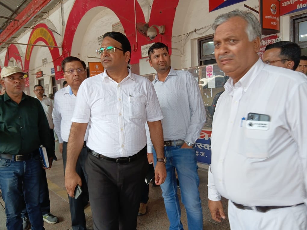 ADRM inspected passenger amenities at the station