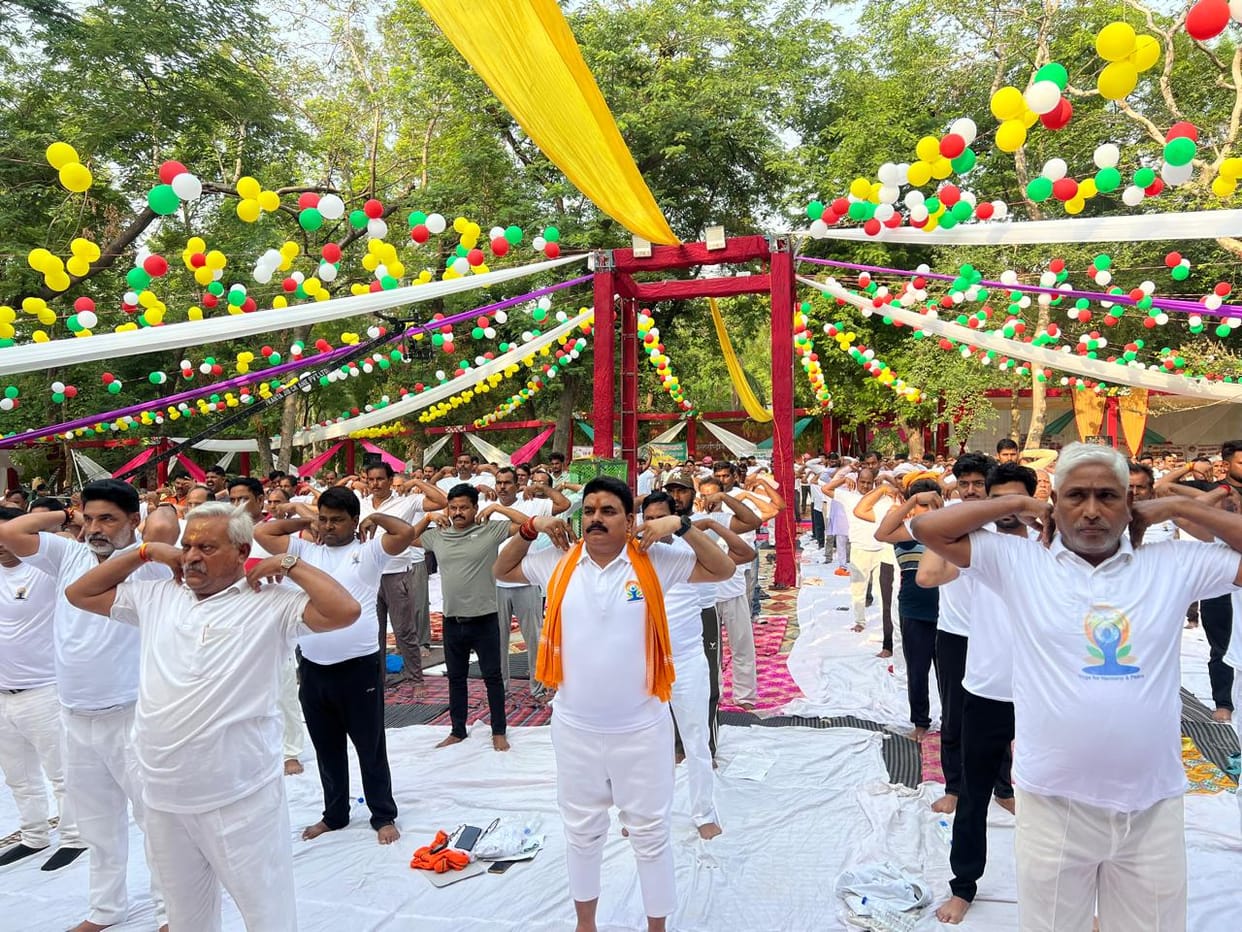 Over 6.71 lakh people practiced breath control for two and a half hours and pledged to prioritize good health.