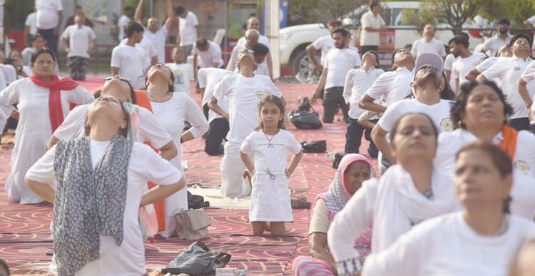 सांसों में सुकून, आसन में अनुशासन:एक दिल्ली-एक योग अभियान के तहत 70 विधानसभा क्षेत्रों में हुए योग कार्यक्रम – Yoga Programs Held Across 70 Assembly Constituencies Under The ‘ek Delhi-ek Yoga’ Campaign. सांसों में सुकून, आसन में अनुशासन:एक दिल्ली-एक योग अभियान के तहत 70 विधानसभा क्षेत्रों में हुए योग कार्यक्रम – Yoga Programs Held Across 70 Assembly Constituencies Under The ‘ek Delhi-ek Yoga’ Campaign.