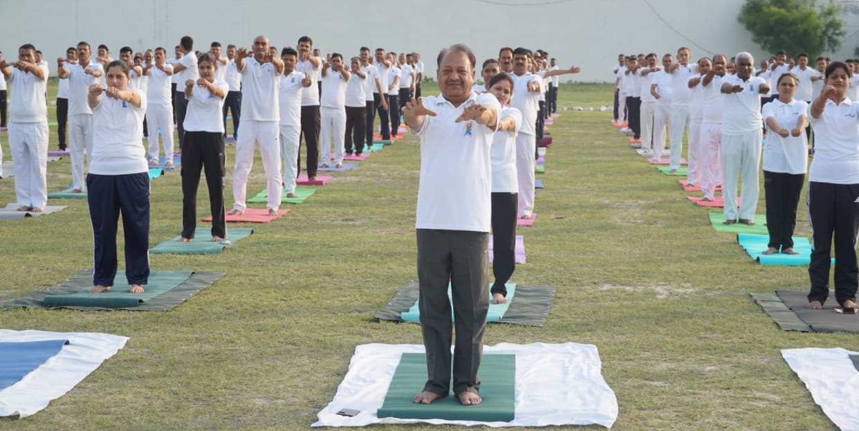 2.5 lakh people performed yoga asanas.