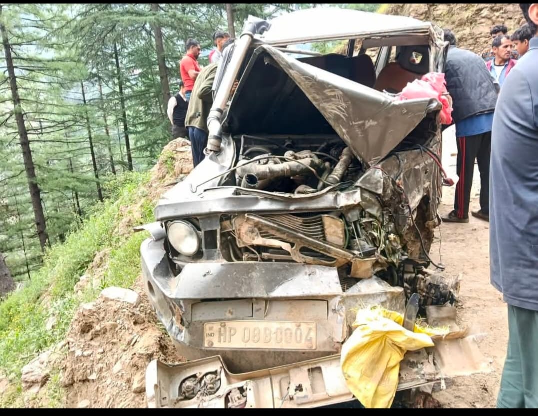 Bolero meets with accident in Chopal; injured teacher referred to IGMC