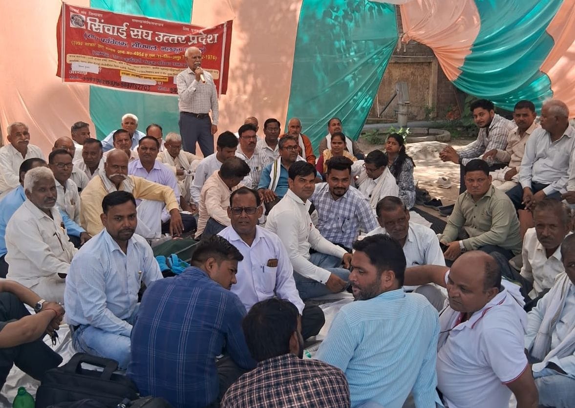 Tubewell workers stage sit-in over unfulfilled demands; protest to be held again today.