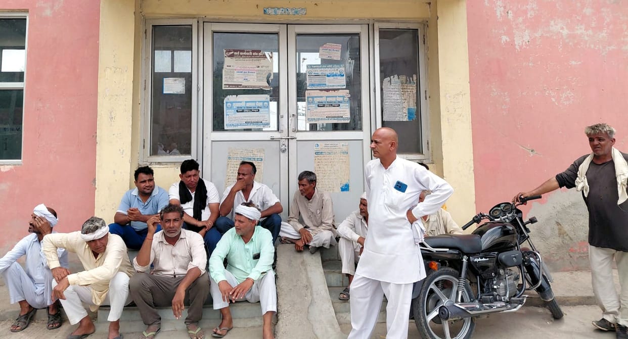 Farmers locked the power house, electricity was cut off for two hours.