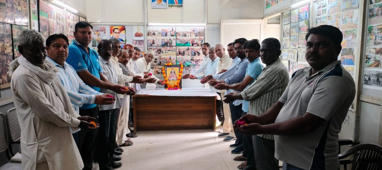 HUDA employees protested against the government after celebrating Kabir Das's birth anniversary.