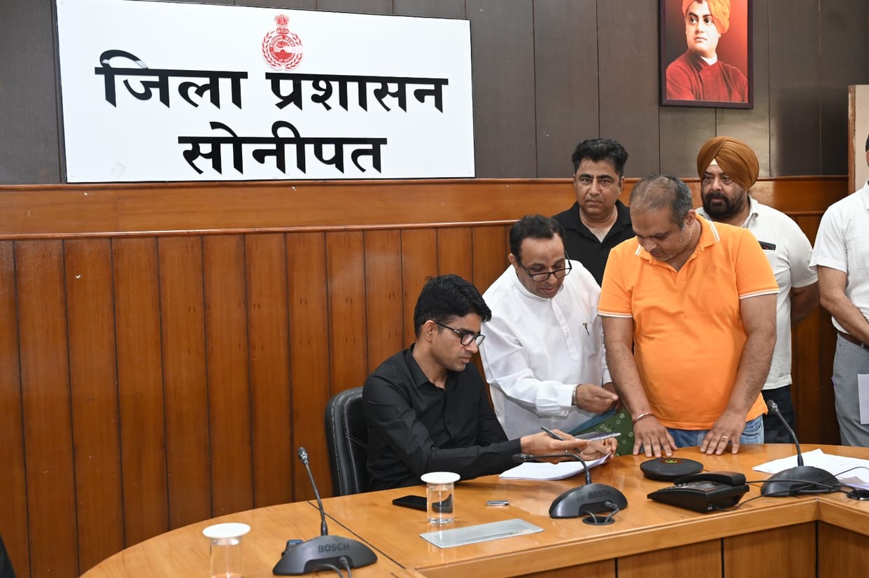 The issue of illegal swimming pool and contaminated water was raised in the Samadhan camp.