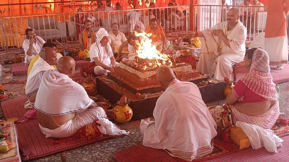 On the third day, Nandi Ji's fruitful stay was celebrated with Vedic chanting.