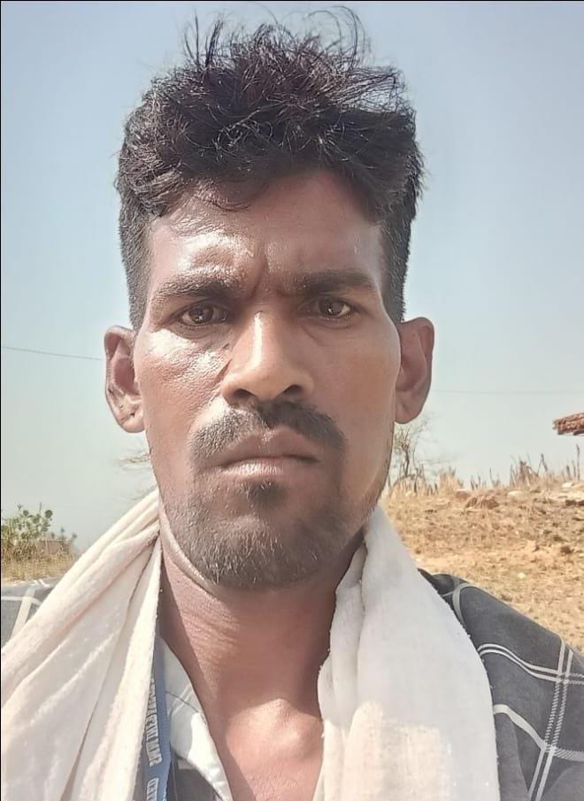 Contractual lineman riding a bike dies after colliding with an electricity pole