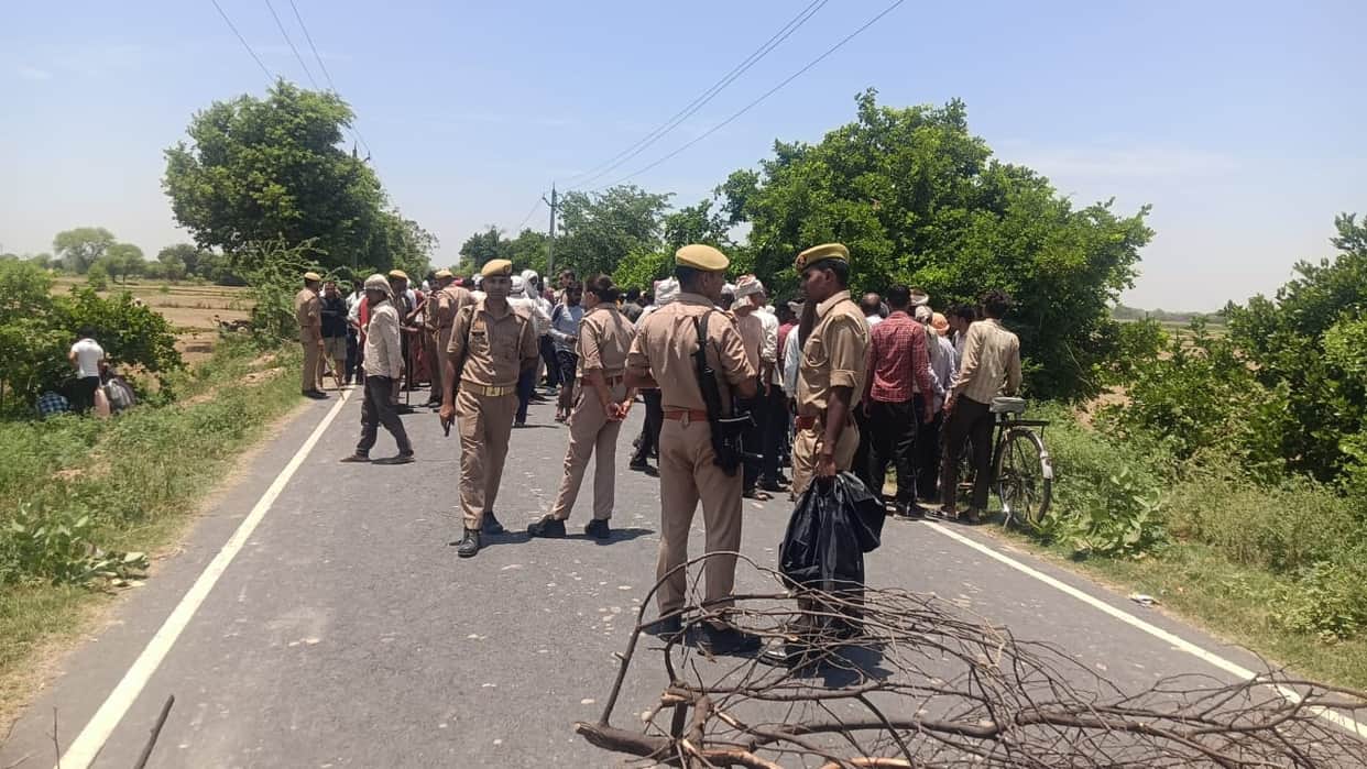 Teacher dies after falling on the road following a collision between two bikes; traffic blocked in protest.