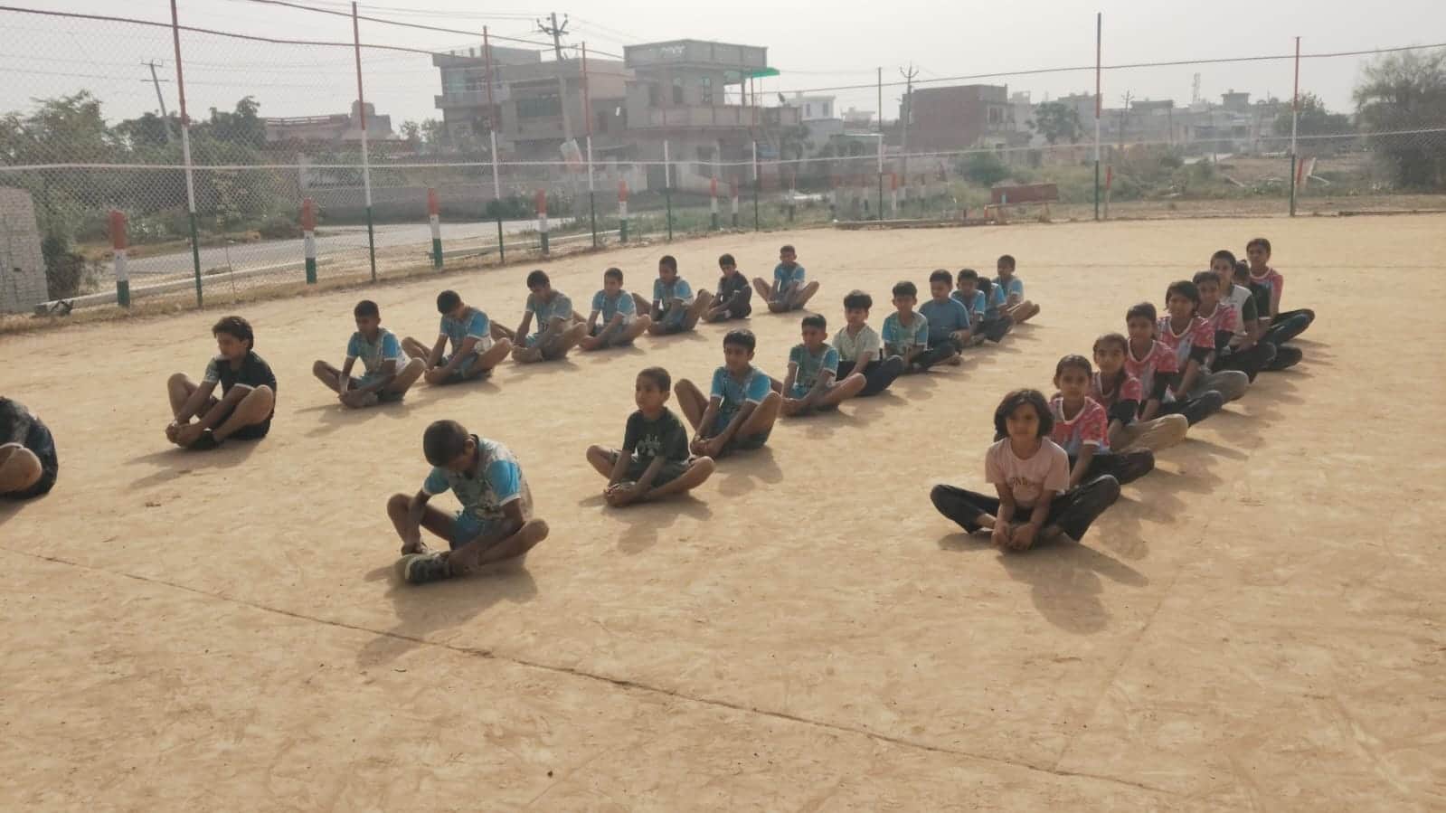 कुरुक्षेत्र। खेल नर्सरी किरमच में योगाभ्यास करते हुए नन्हे खिलाड़ी। संवाद