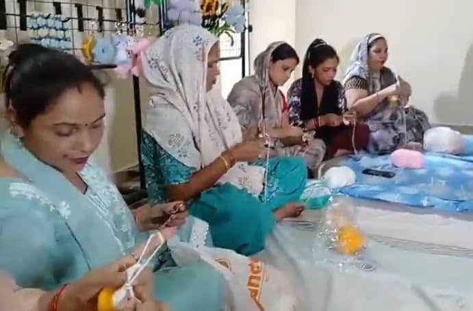 क्रोशिया से आत्मनिर्भर बनीं महिलाएं