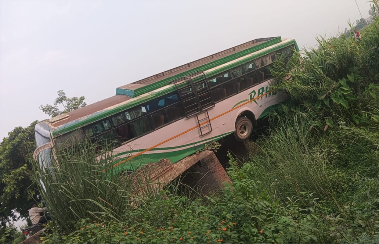 Bus gets stuck on dilapidated culvert; major accident averted.