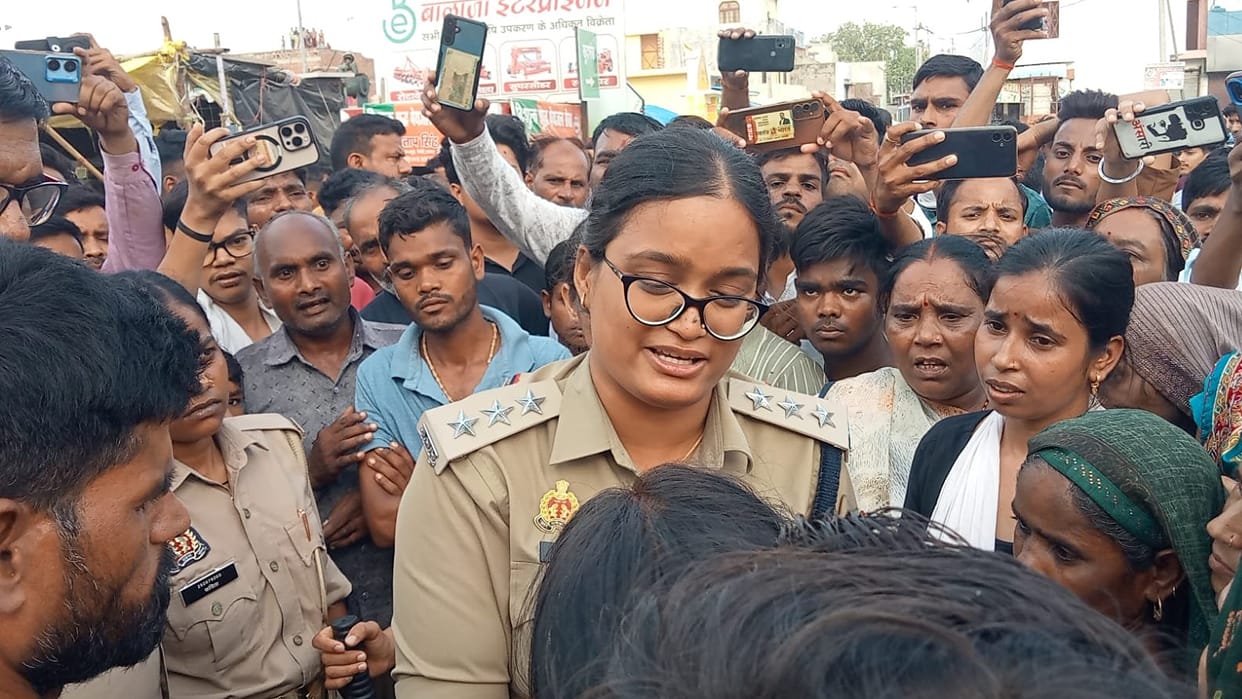 Refusal to perform last rites and road blockade over the failure to arrest the tractor driver.