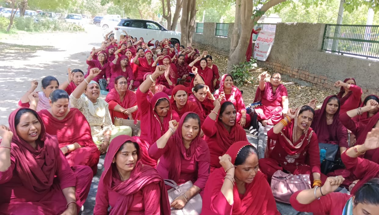Opposition to all duties in SIR, Asha-Anganwadi workers protest