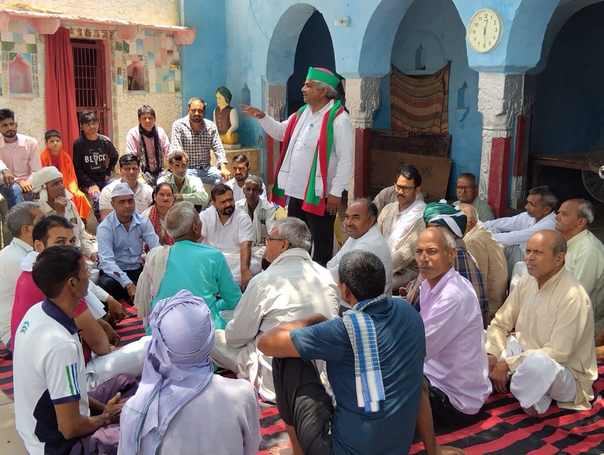Farmers refuse to give land at the old circle rate; Mahapanchayat announces protest before CM Yogi on June 23; will intensify agitation if demands are not met; opposes land acquisition for the doubling of the Agra-Bandikui railway line.