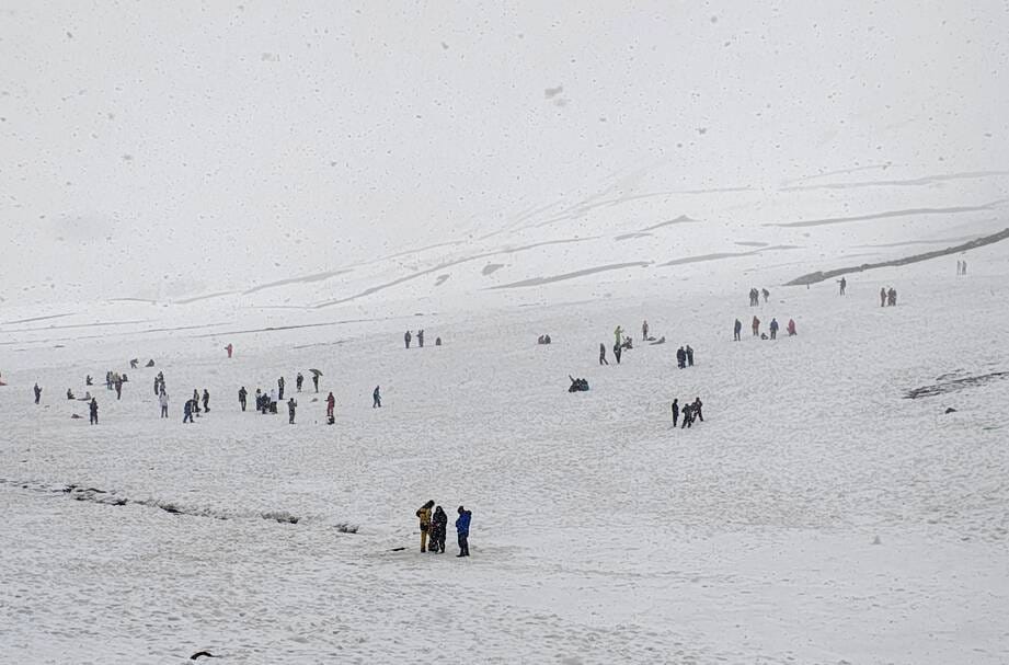 Rainfall from Kullu to Koksar; temperatures dropped.