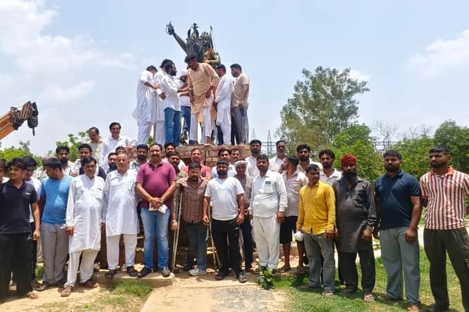 14-foot statue of Emperor Mihir Bhoj installed in Rajaund.