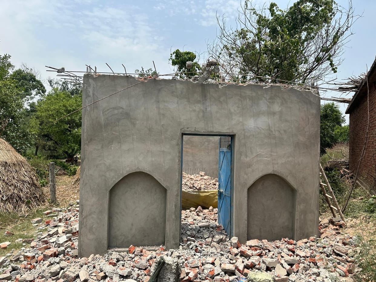 Faced with opposition, people began dismantling the permanent structure of the shrine themselves.