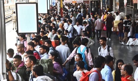 Crowds at stations and on trains; RPF takes charge.