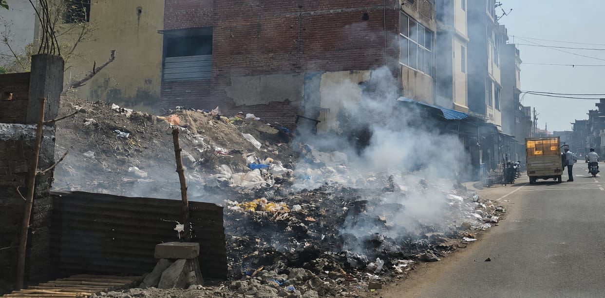 Problems increased due to fire in garbage on the side of Railway Station Road